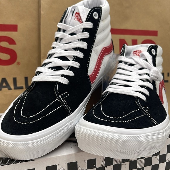 Vans Men’s Skate Sk8-Hi
Athletic Black/Red
VN0A5FCC458 Sneakers - Picture 6 of 16